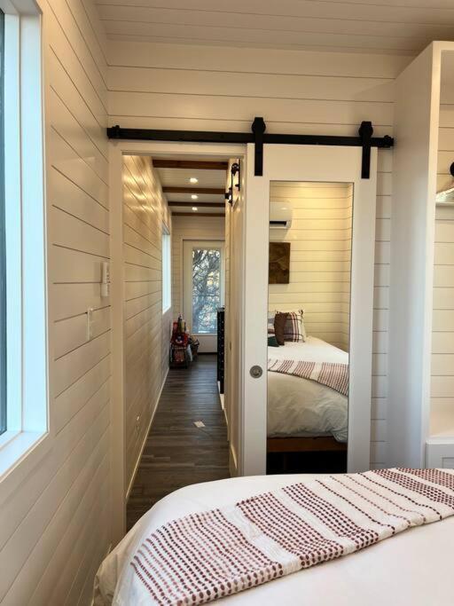 New The Flagship 2 Story Container Hébergement de vacances Waco
