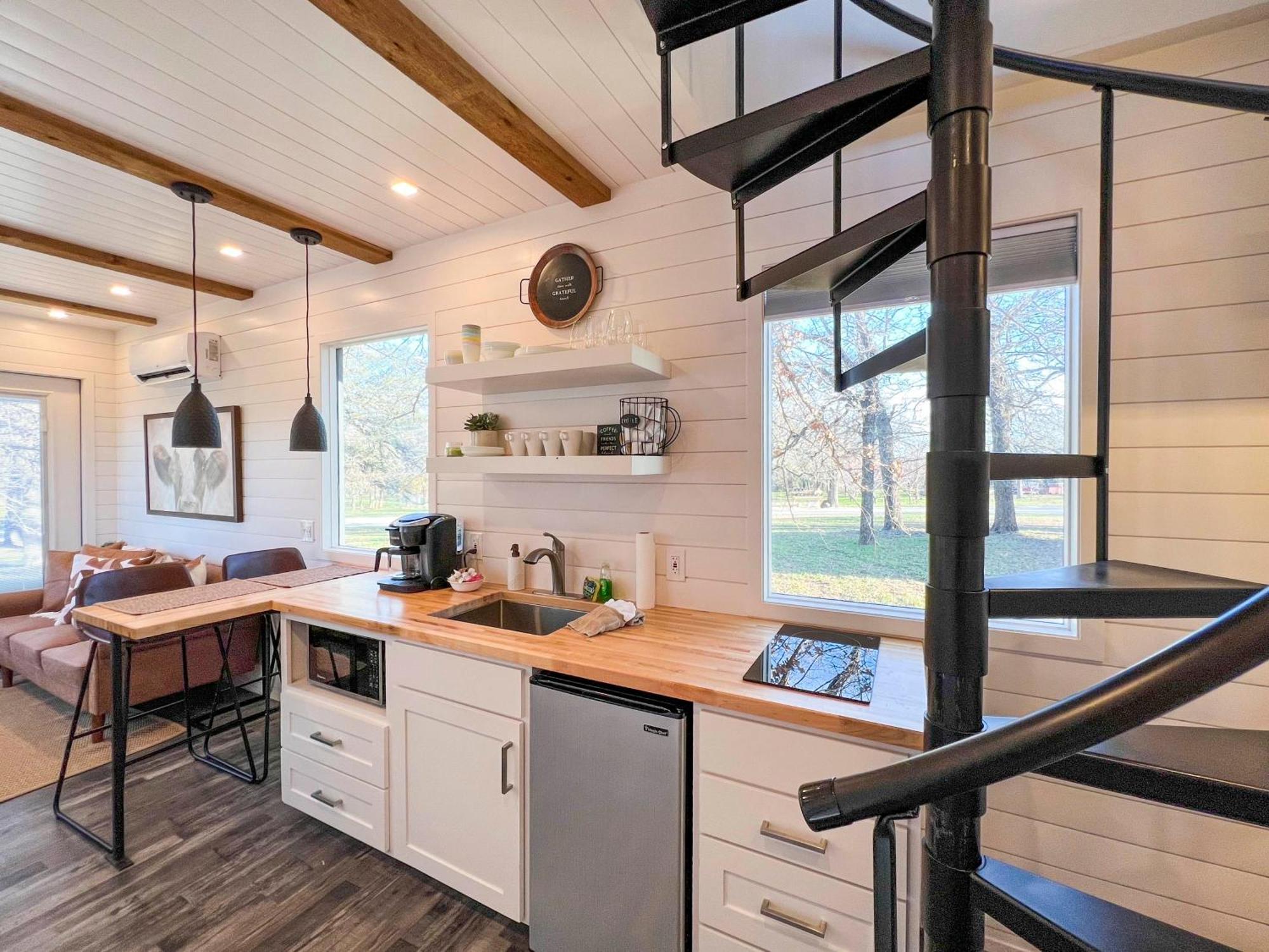 New The Flagship 2 Story Container Hébergement de vacances Waco